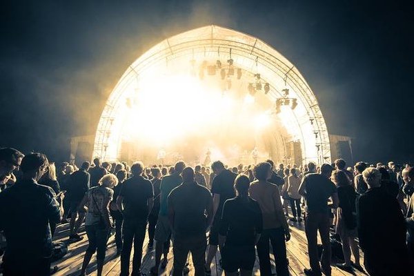 Pour ou contre l'organisation d'un festival en plein air ?